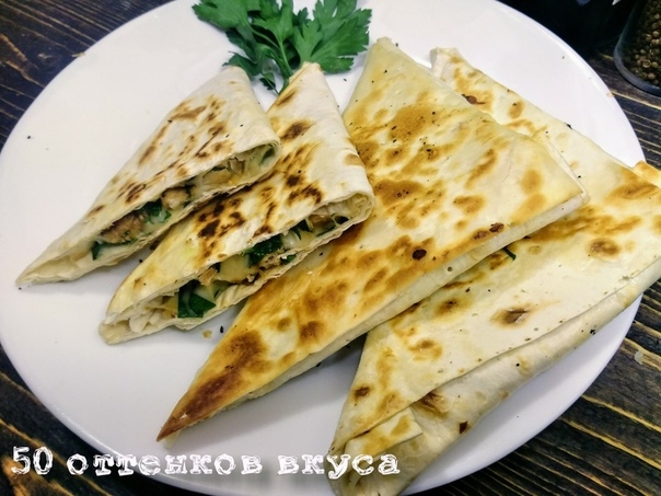 Хрустящие конверты из лаваша с курицей терияки.