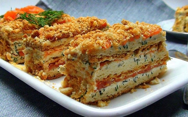Закусочный пирог с рыбой и сыром