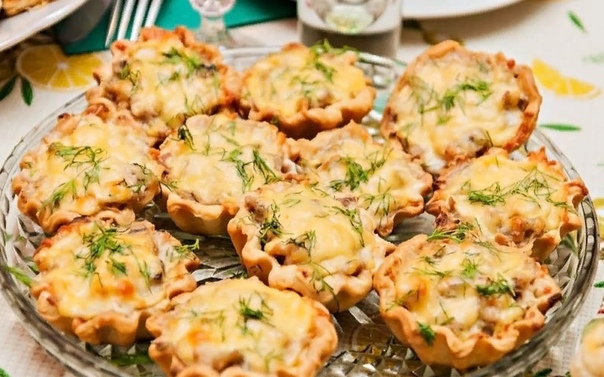 Тарталетки с сыром и грибами