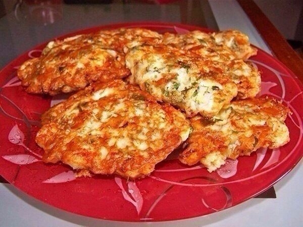 Куриные оладьи с сыром на кефире Куриные оладьи с сыром на кефире
