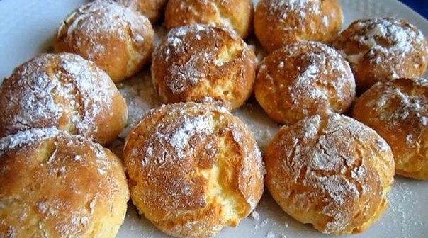 Очень вкусные сырники в духовке. и рецепты соусов к ним