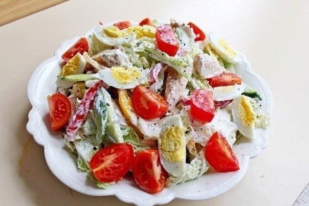Салат с куриной грудкой "Наслаждение".