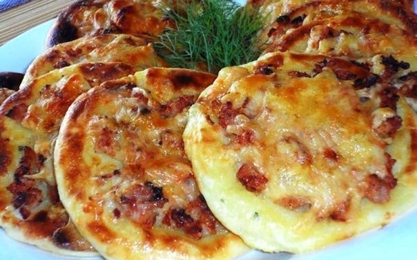 Картофельные ватрушки с курицей. Очень вкусное блюдо!