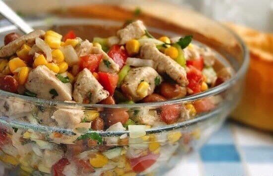 Салат с кукурузой и курицей