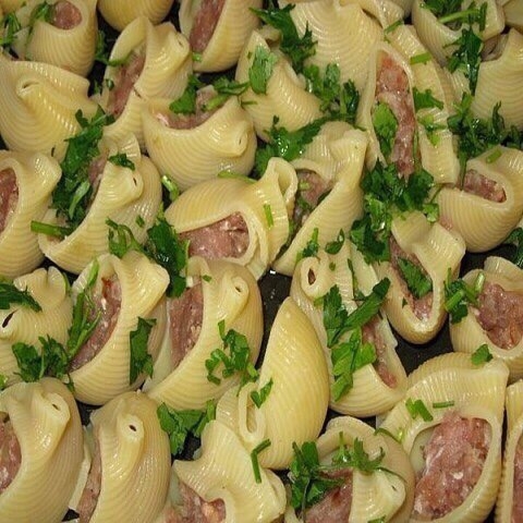 Ракушки с фаршем с соусом бешамель. Ракушки с фаршем с соусом бешамель.