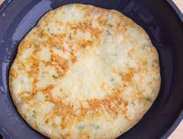 Сырные лепешки с зеленью. Сырные лепешки с зеленью.