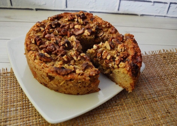 Яблочный кекс с грецкими орехами