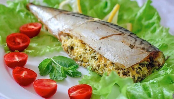 Скумбрия, фаршированная яйцом и сыром. (2 рецепта) Скумбрия, фаршированная яйцом и сыром. (2 рецепта)