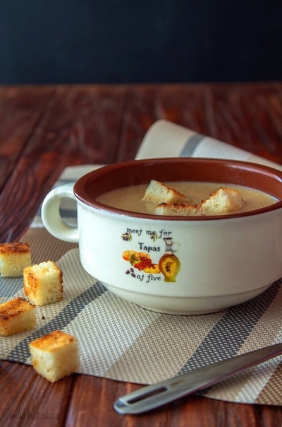 Грибной крем-суп с чесночными сухариками