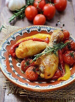 Куриные голени с медом, болгарским перцем и томатами черри