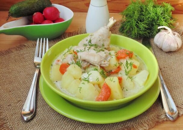 Курица с картофелем в сметане Курица с картофелем в сметане