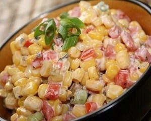 Салат с кукурузой и помидорами Салат с кукурузой и помидорами
