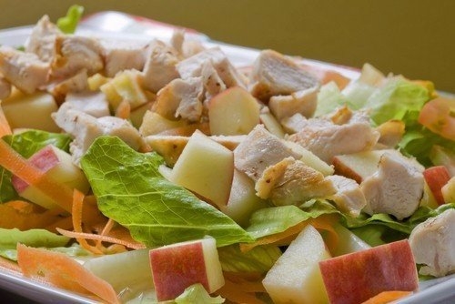 Салат с курицей и огурцом Салат с курицей и огурцом