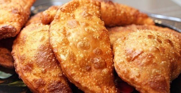 Чебуреки получаются очень вкусными. Тесто мягкое и хрустящее, а начинка сочная. Чебуреки получаются очень вкусными. Тесто мягкое и хрустящее, а начинка сочная.