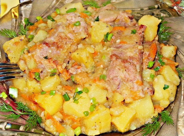 Тушёная картошка с рёбрышками Тушёная картошка с рёбрышками