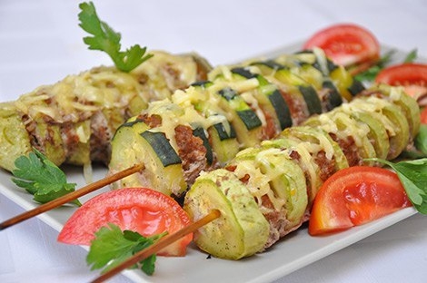 Шашлык из фарша и кабачков Шашлык из фарша и кабачков