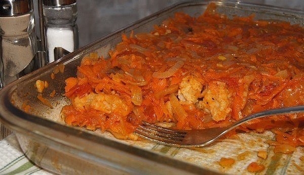 Рыбка под маринадом очень вкусное блюдо,рыба может быть любая, в нашем случае минтай. Рыба приготовленная по этому рецепту хороша как холодная, так и горячая. У нас дома такая рыба долго не задерживается, а пустая кастрюлька "облизывается" - очень вкусный Рыбка под маринадом очень вкусное блюдо,рыба может быть любая, в нашем случае минтай. Рыба приготовленная по этому рецепту хороша как холодная, так и горячая. У нас дома такая рыба долго не задерживается, а пустая кастрюлька "облизывается" - очень вкусный