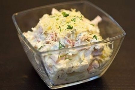 Салат с курицей, ветчиной и сметаной Салат с курицей, ветчиной и сметаной