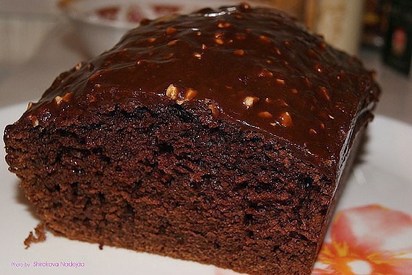 Шоколадный кекс, вкус которого сводит с ума! Готовить его очень быстро, ингредиенты найдутся у каждого, а шоколадный соус, которым поливается кекс — это нечто! Шоколадный кекс, вкус которого сводит с ума! Готовить его очень быстро, ингредиенты найдутся у каждого, а шоколадный соус, которым поливается кекс — это нечто!