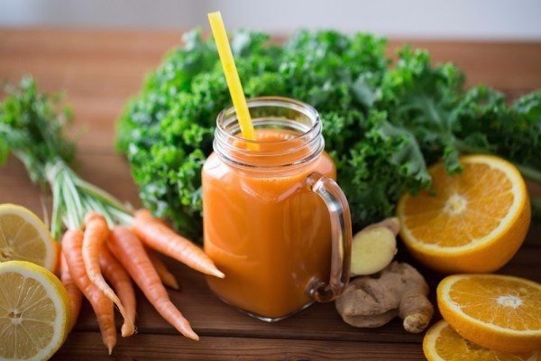 Детокс-коктейль из моркови, имбиря и цитрусовых