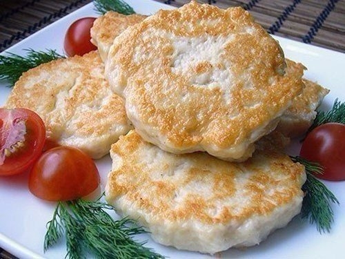 Нежные куриные оладушки на кефире Нежные куриные оладушки на кефире