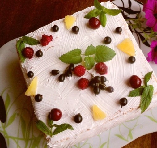 Торт с кусочками фруктов Торт с кусочками фруктов