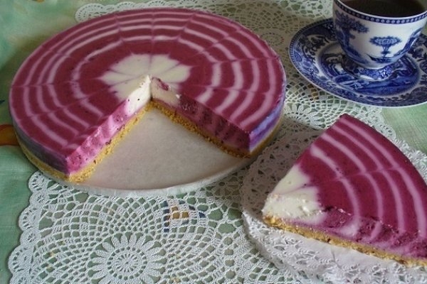 Двухцветный творожный торт без выпекания