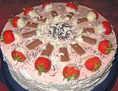 МАКОВЫЙ ТОРТ С КЛУБНИКОЙ