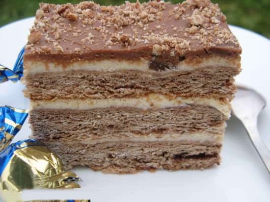 Торт шоколадный песочный с творожным кремом