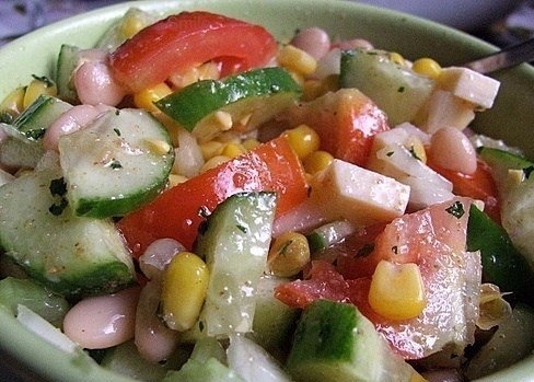 Белая фасоль с огурцами