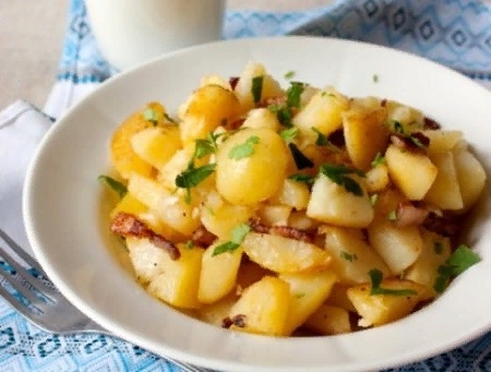 Жареный картофель с беконом