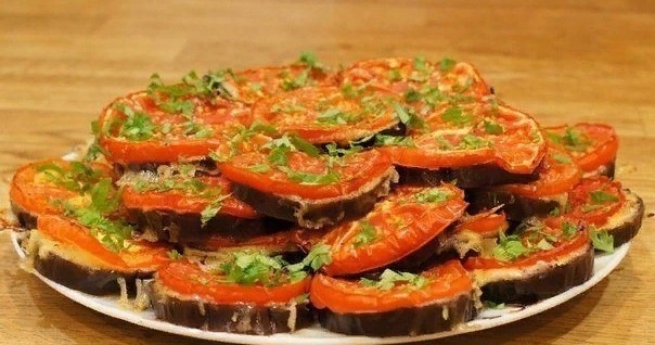 БАКЛАЖАНЫ В ДУХОВКЕ С СЫРОМ И ПОМИДОРАМИ