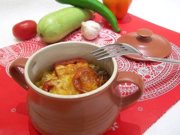 Мясо с овощами в горшочках