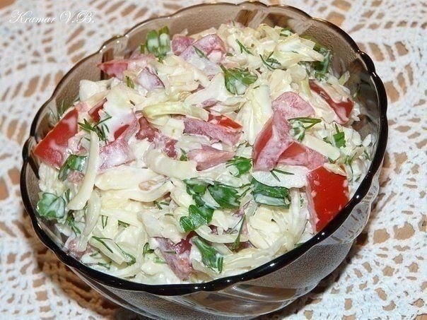 Салат "Капустный" с помидорами и сыром