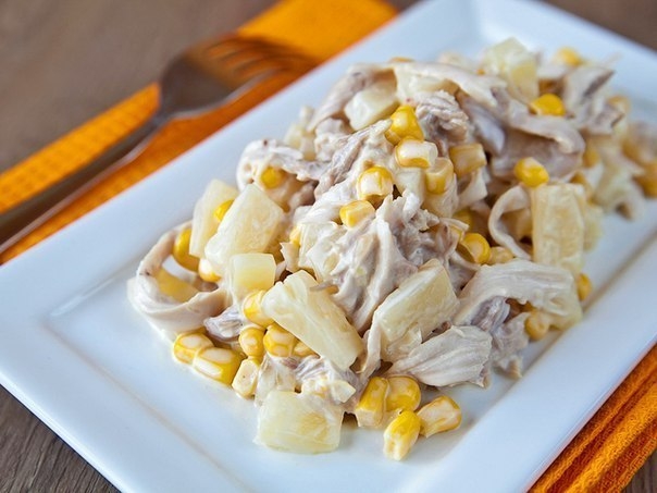 Салат с ананасами и курицей для праздничного стола