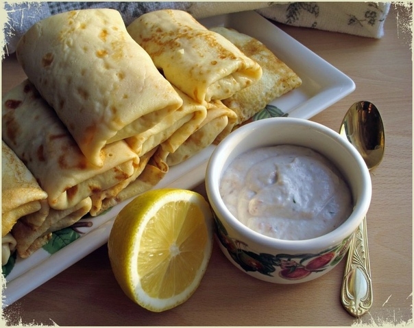 Блинчики с картофелем под соусом из сельди