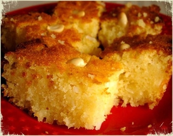 Пирог из манки с кокосовой ноткой.
