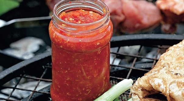 Ореховая аджика с яблоками