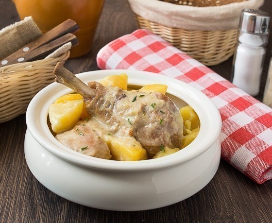 РАГУ ИЗ КУРИЦЫ В СМЕТАНЕ