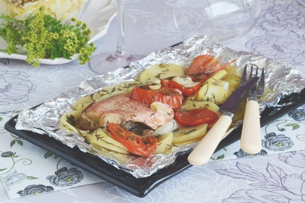 РЫБА В ФОЛЬГЕ ЗАПЕЧЕННАЯ С ОВОЩАМИ