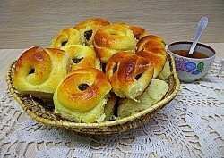 БУЛОЧКИ С КУРАГОЙ ИЗ ДРОЖЖЕВОГО ТЕСТА