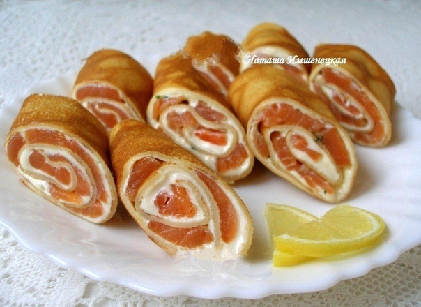 Рулетики из блинов с лососем