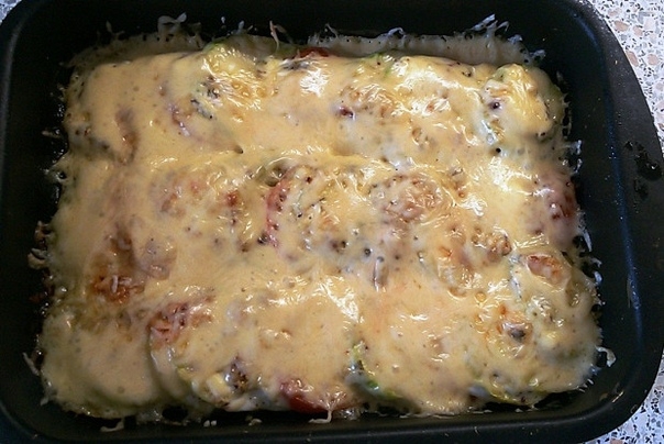 Кабачок с помидорами и сыром