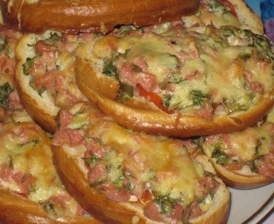 "Горячие бутерброды с сосисками"