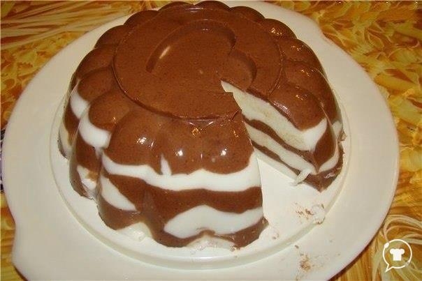 Слоеный сметанный торт.