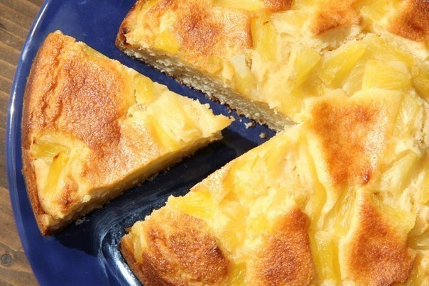 Творожный пирог с ананасами.