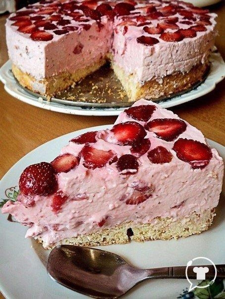 Торт с творожно-клубничной начинкой