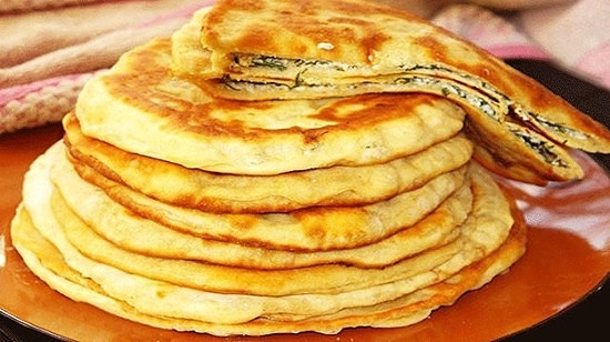 Лепёшки с яйцом и луком Лепёшки с яйцом и луком