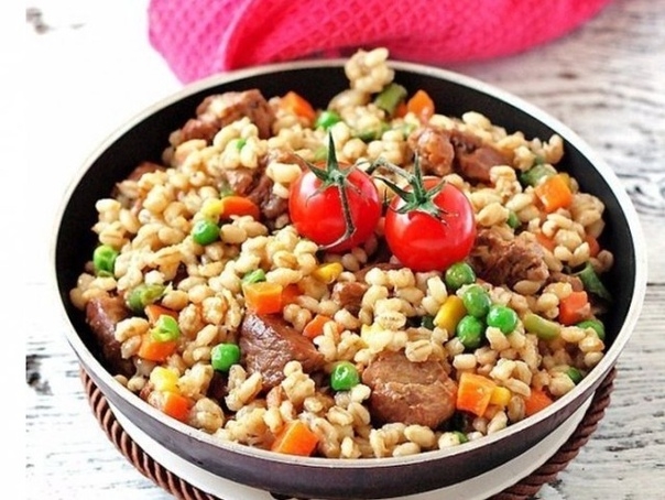 Очень вкусная перловая каша с мясом . Очень вкусная перловая каша с мясом .