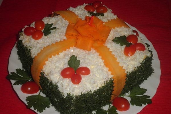 Оригинальный салат «Подарок» с курицей Оригинальный салат «Подарок» с курицей